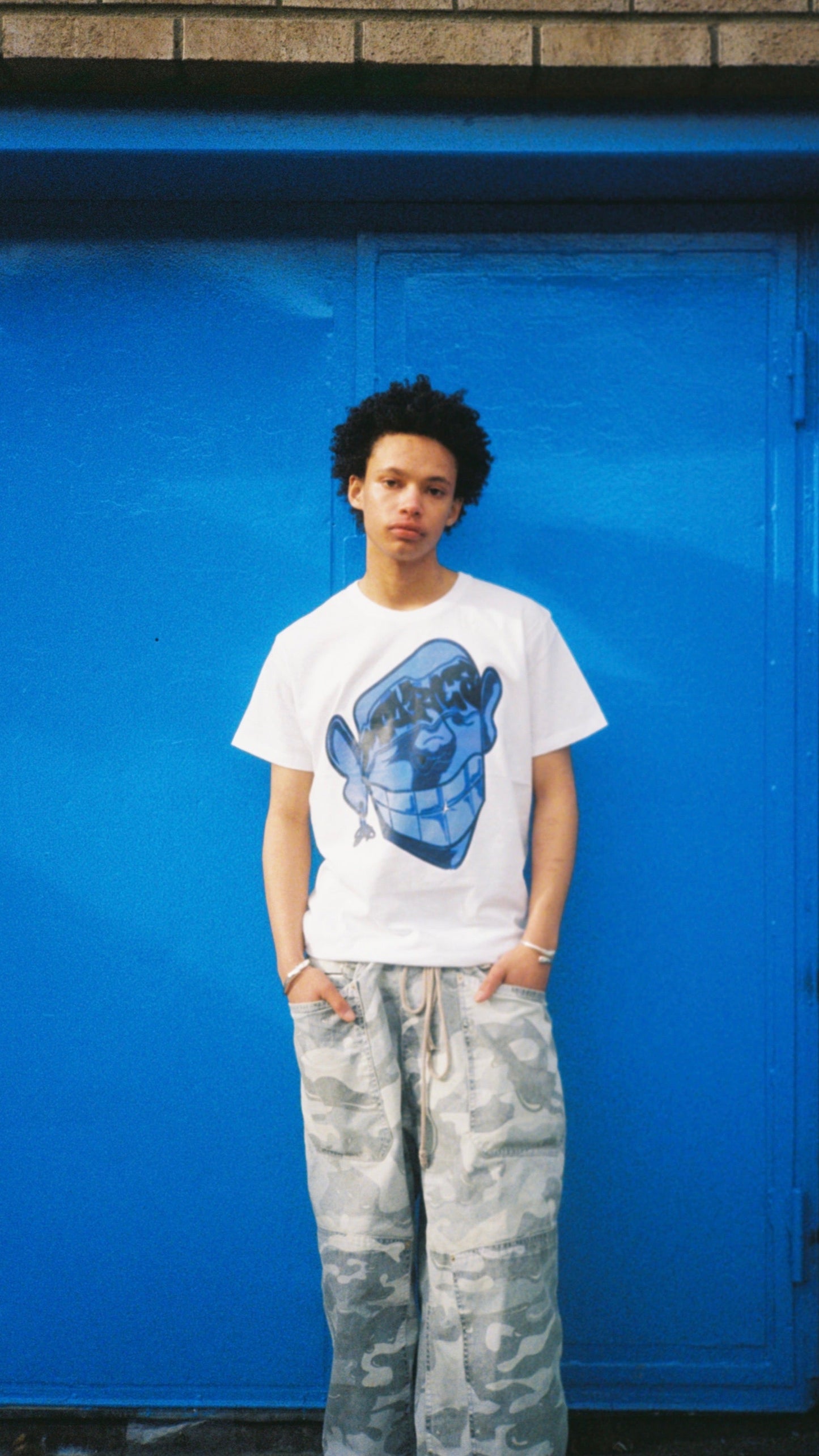 "Aankh" T-shirt